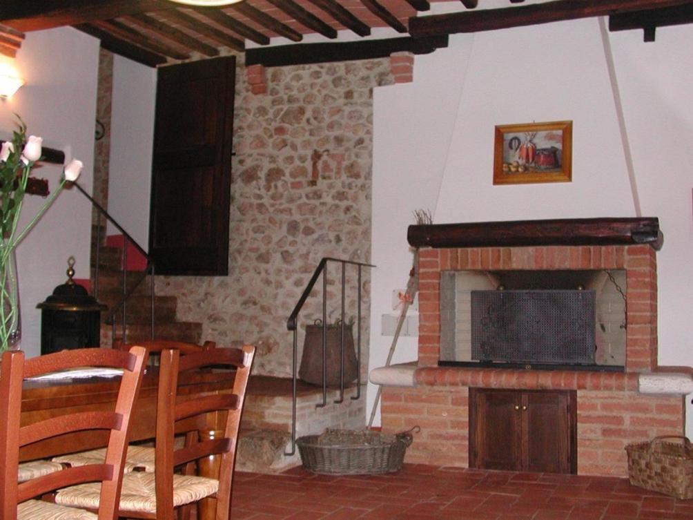 Casale Il Colombaio Di Toiano Vendégház Valli Szoba fotó