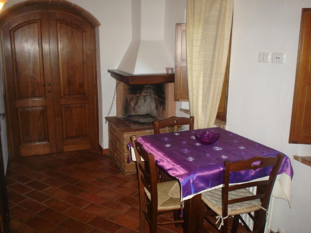 Casale Il Colombaio Di Toiano Vendégház Valli Szoba fotó